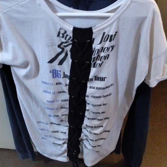 Vintage Bon Jovi Women's Shirt With Tour Dates - Picture 2 of 2